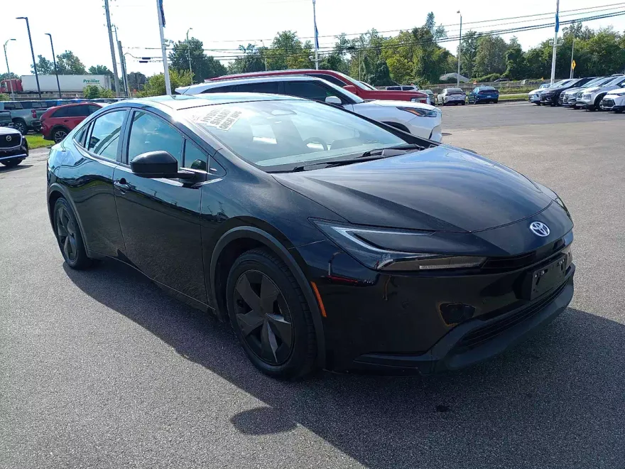 2024 Toyota Prius LE photo 1