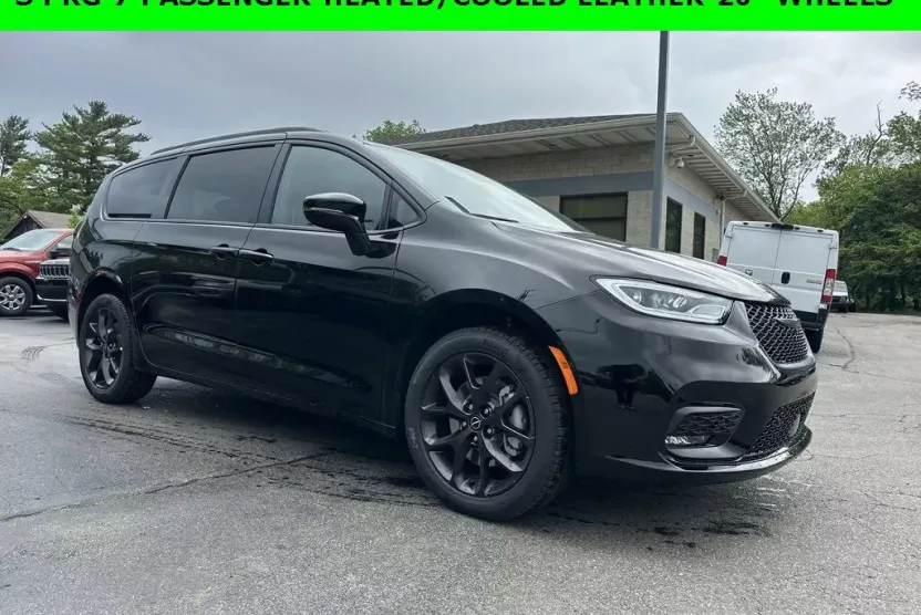 2026 Chrysler Pacifica Limited photo 1