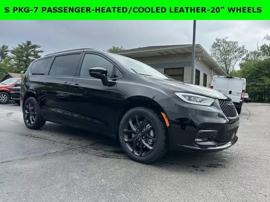 2026 Chrysler Pacifica Limited photo 1