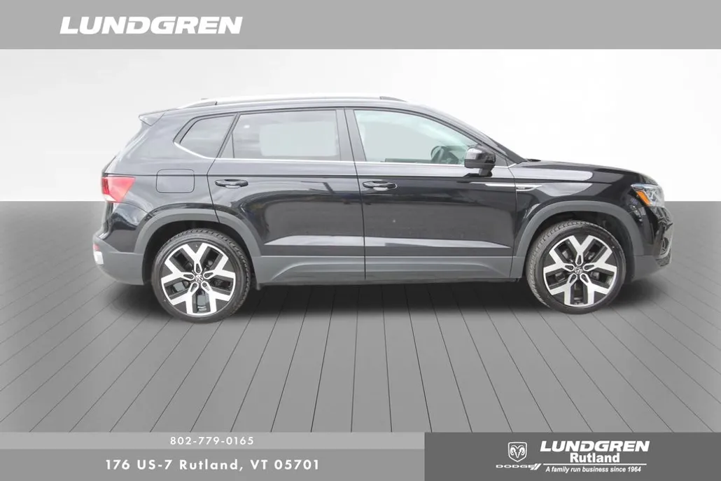 2022 Volkswagen Taos SEL photo 1