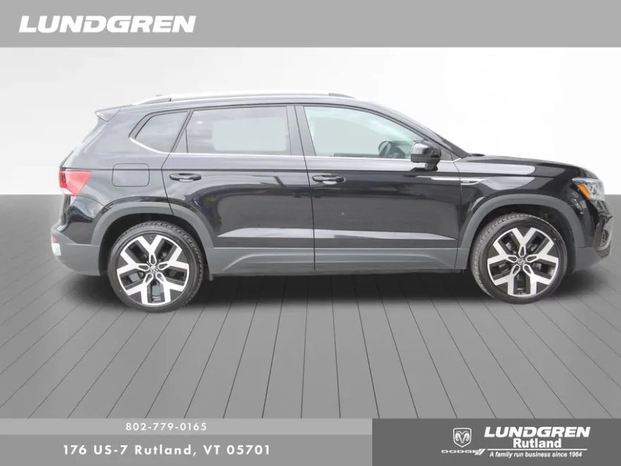 2022 Volkswagen Taos SEL photo 1