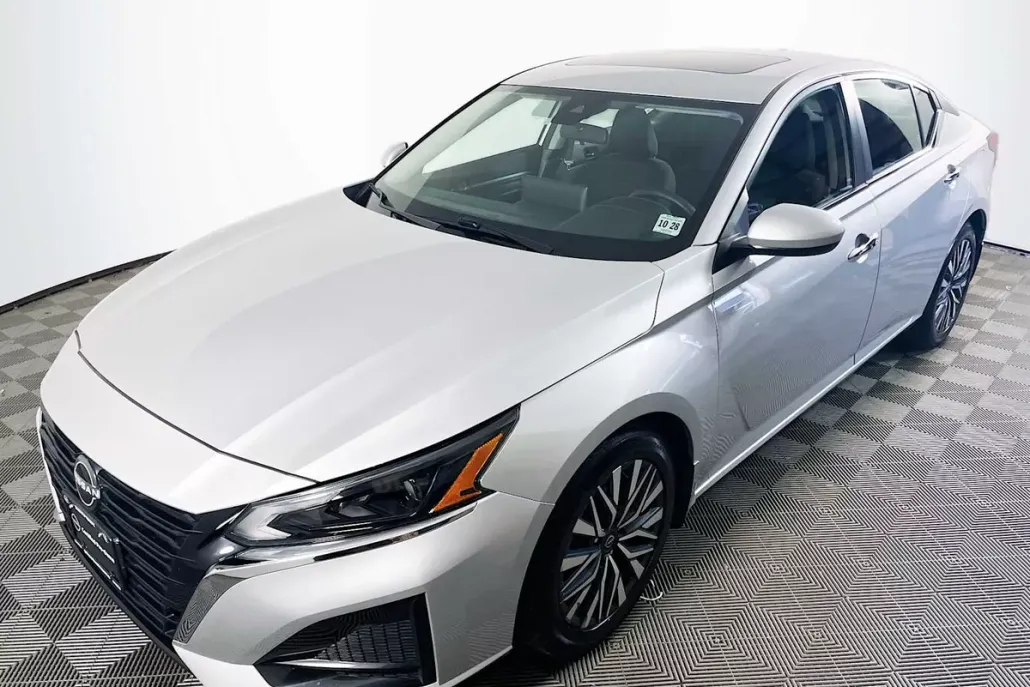 2023 Nissan Altima 2.5 SV photo 1
