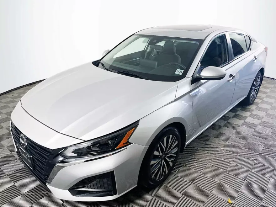 2023 Nissan Altima 2.5 SV photo 1