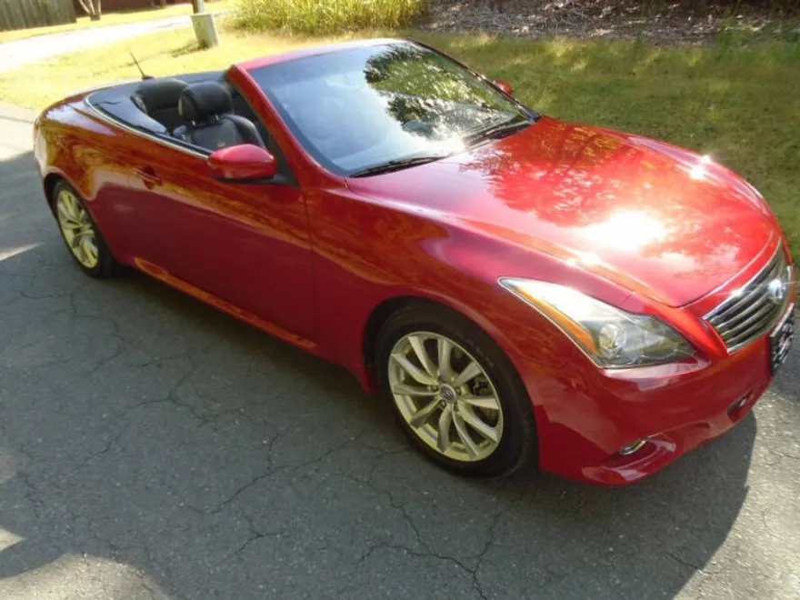 2013 Infiniti G37 Convertible photo 1