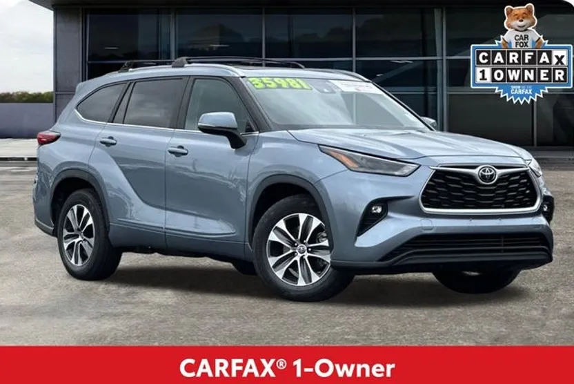 2023 Toyota Highlander XLE photo 1