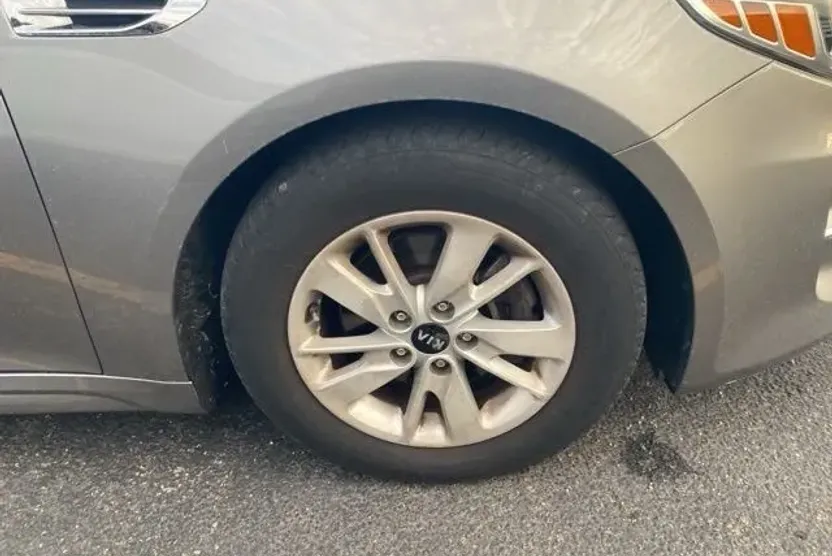 2018 Kia Optima LX photo 1