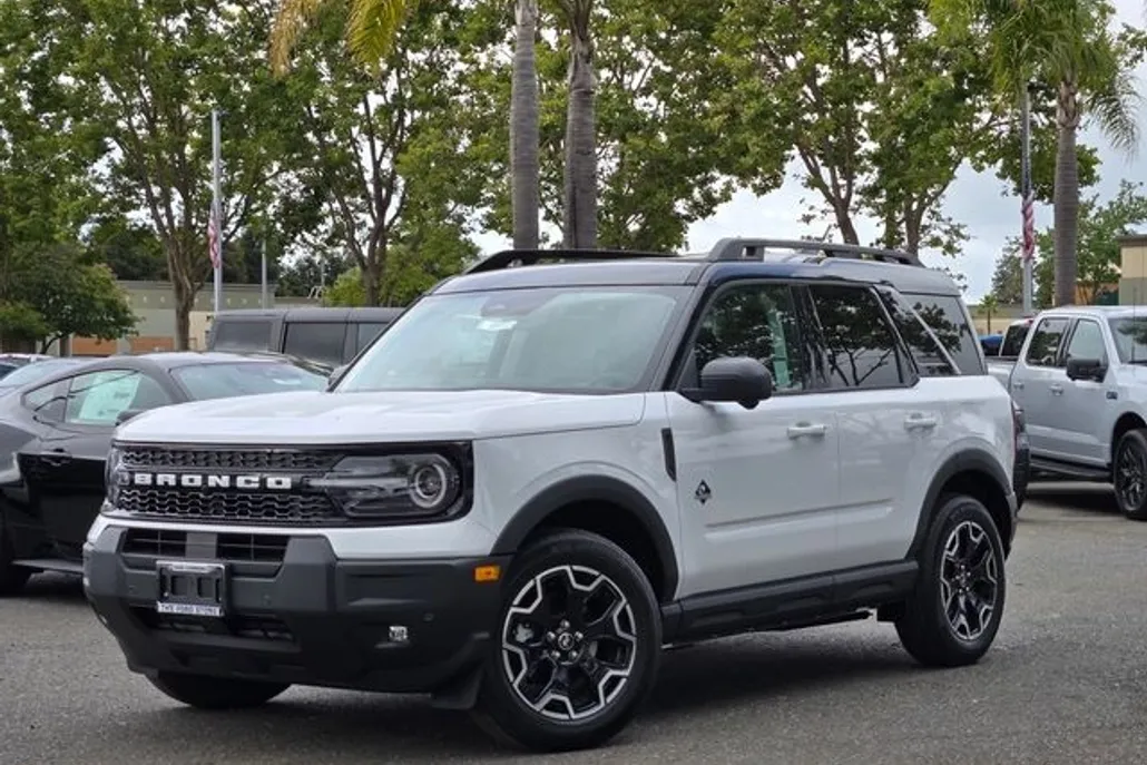 2025 Ford Bronco Sport Outer Banks photo 1