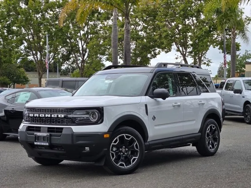2025 Ford Bronco Sport Outer Banks photo 1