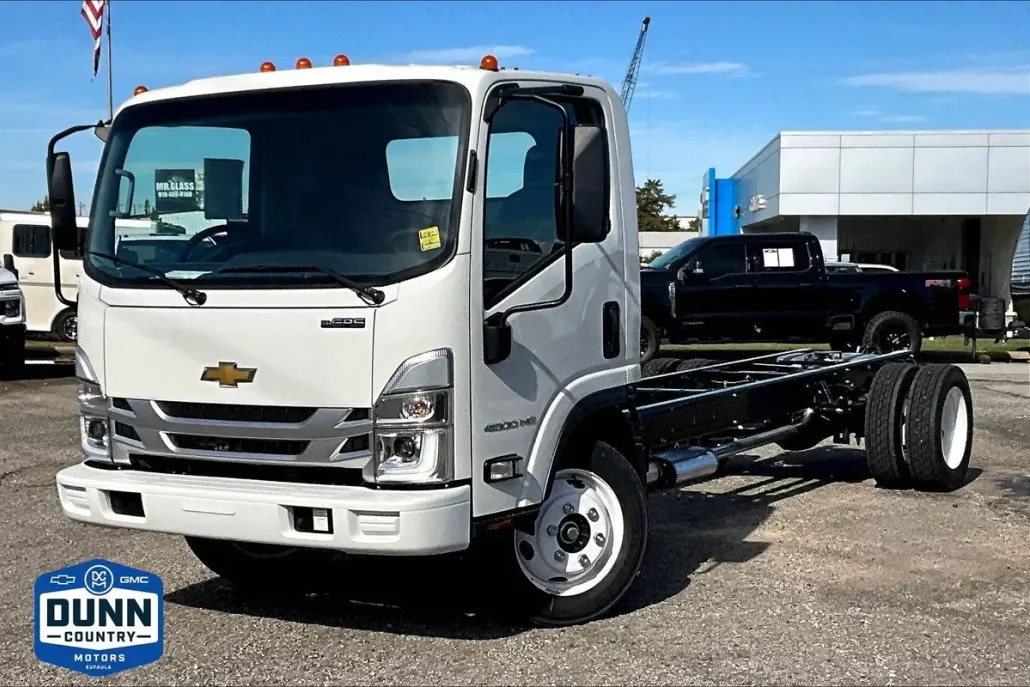 2025 Chevrolet Silverado 4500HD photo 1