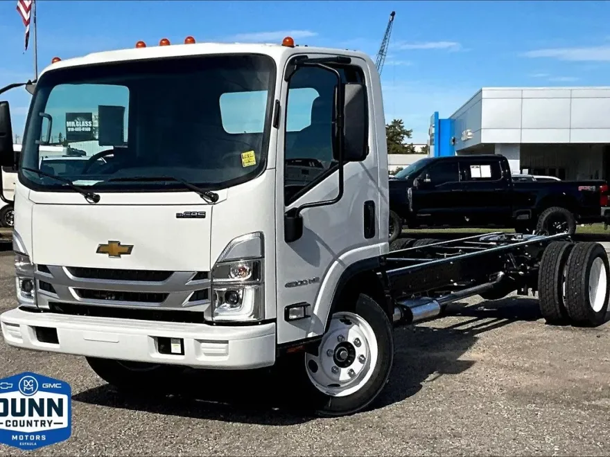 2025 Chevrolet Silverado 4500HD photo 1