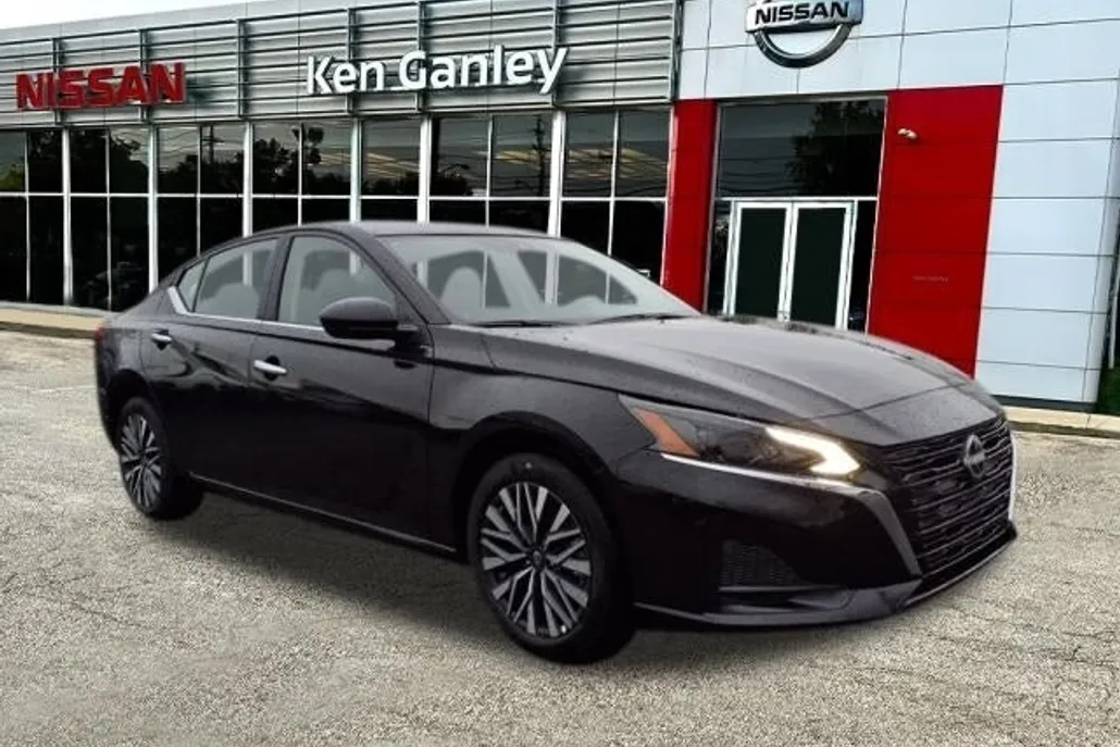 2025 Nissan Altima 2.5 SV photo 1
