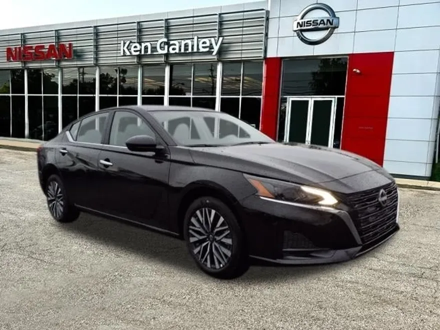 2025 Nissan Altima 2.5 SV photo 1