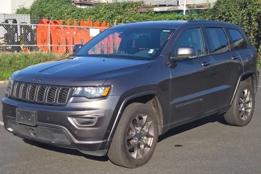 2021 Jeep Grand Cherokee Anniversary Edition photo 1