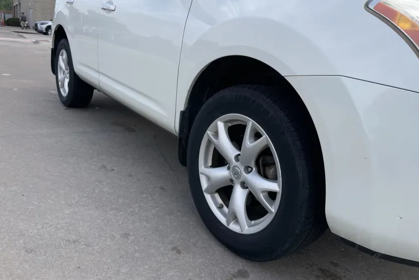 2010 Nissan Rogue SL photo 1