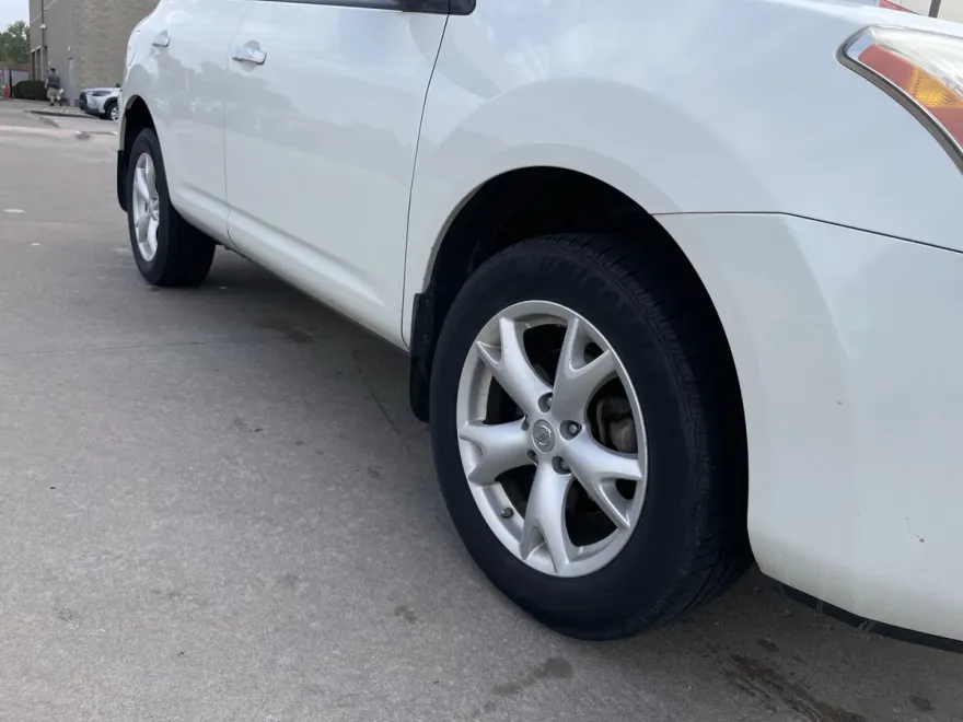 2010 Nissan Rogue SL photo 1