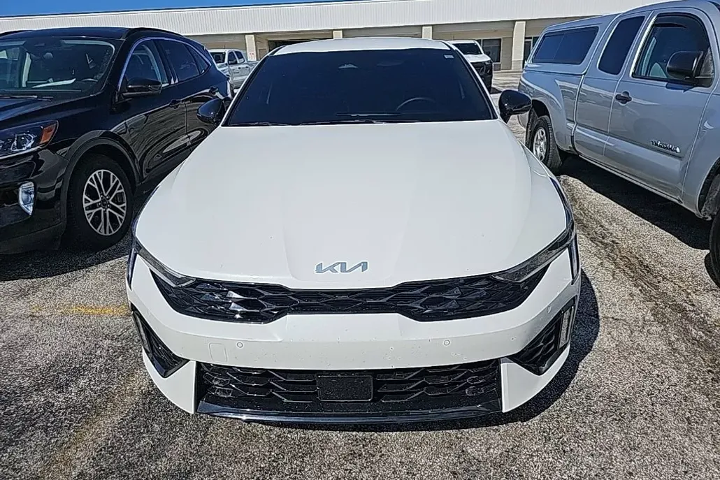 2025 Kia K5 GT-Line photo 1