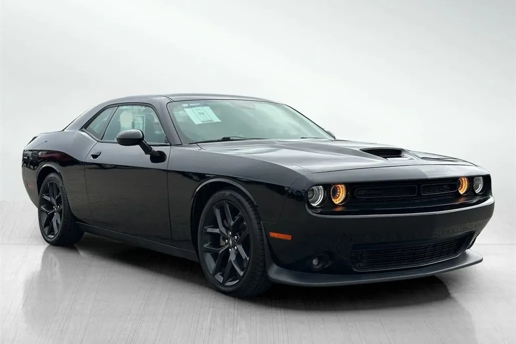 2022 Dodge Challenger R/T photo 1