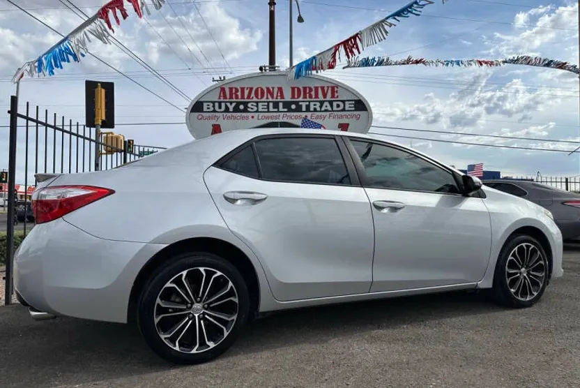 2015 Toyota Corolla Plus photo 1