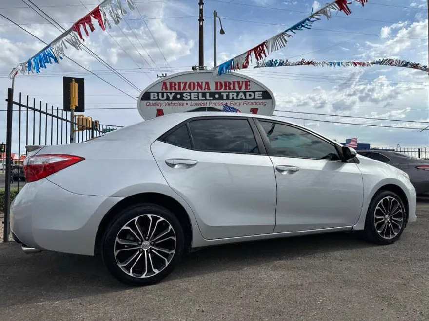 2015 Toyota Corolla Plus photo 1