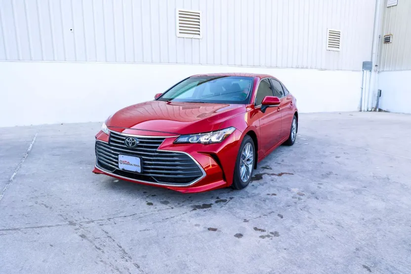 2022 Toyota Avalon XLE photo 1