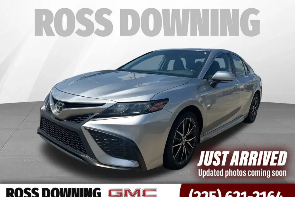 2024 Toyota Camry SE photo 1