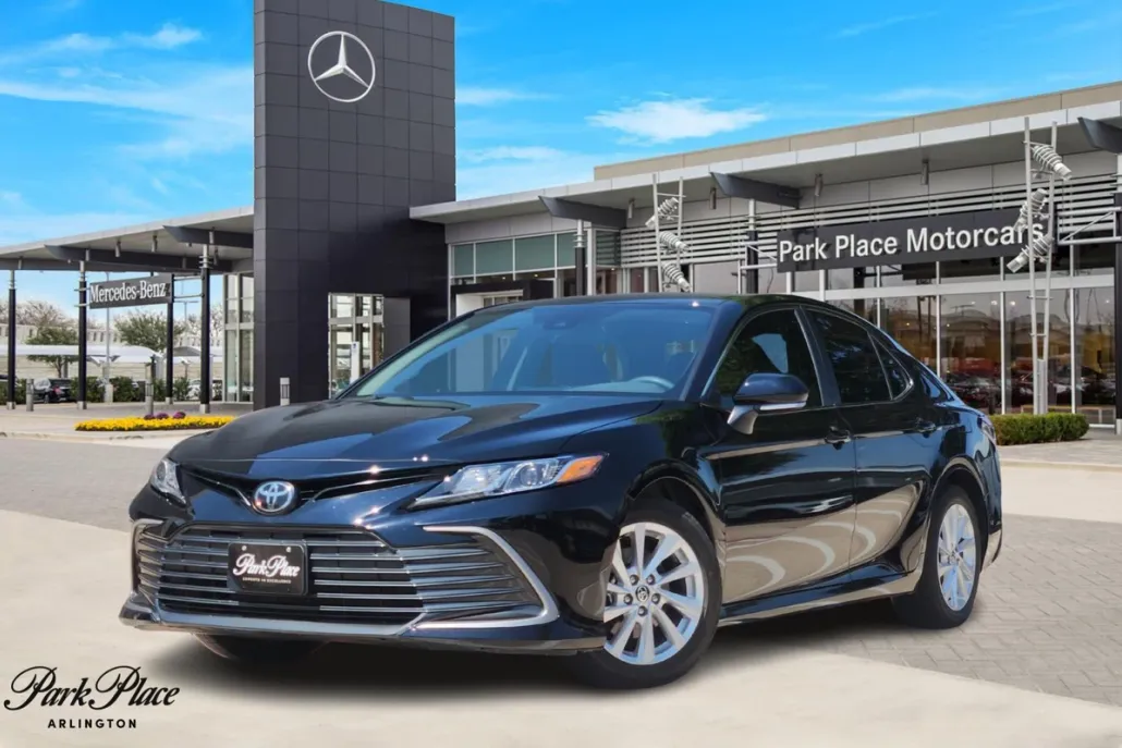 2024 Toyota Camry LE photo 1