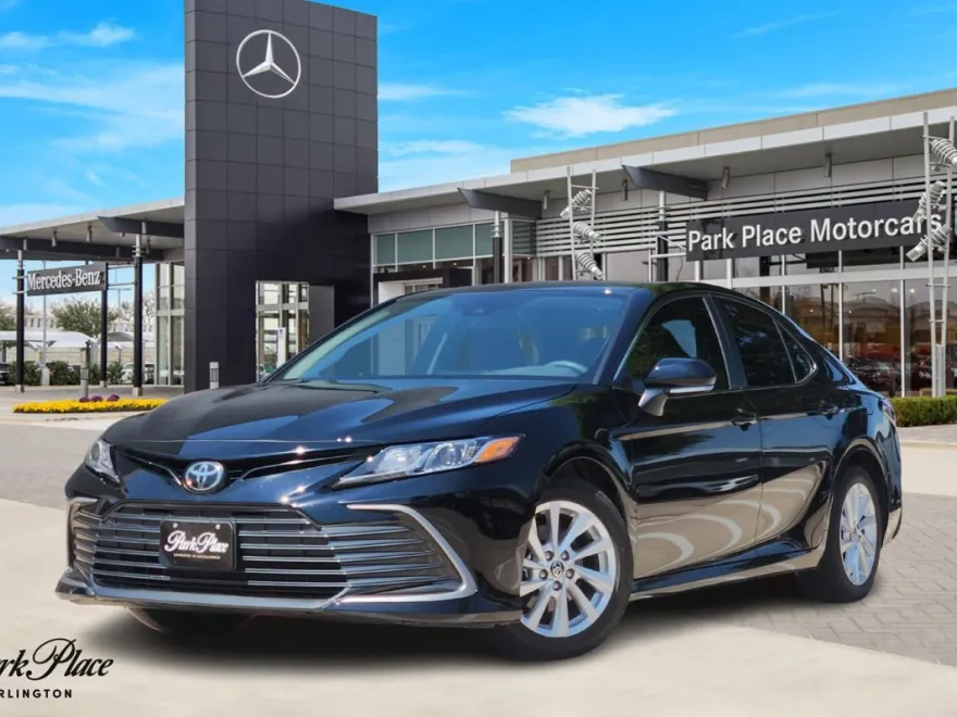 2024 Toyota Camry LE photo 1