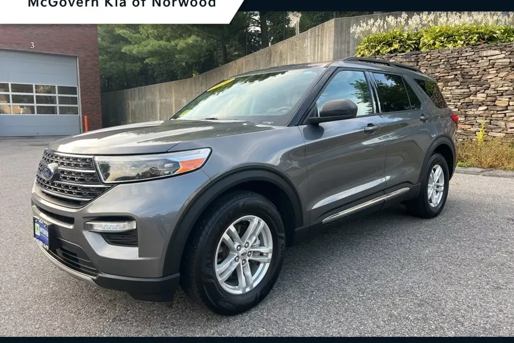 2022 Ford Explorer XLT photo 1