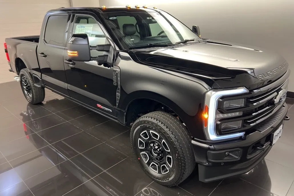 2025 Ford F-250 Platinum photo 1