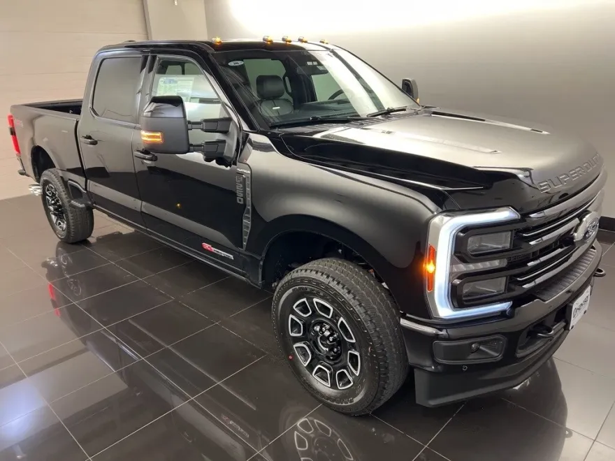 2025 Ford F-250 Platinum photo 1