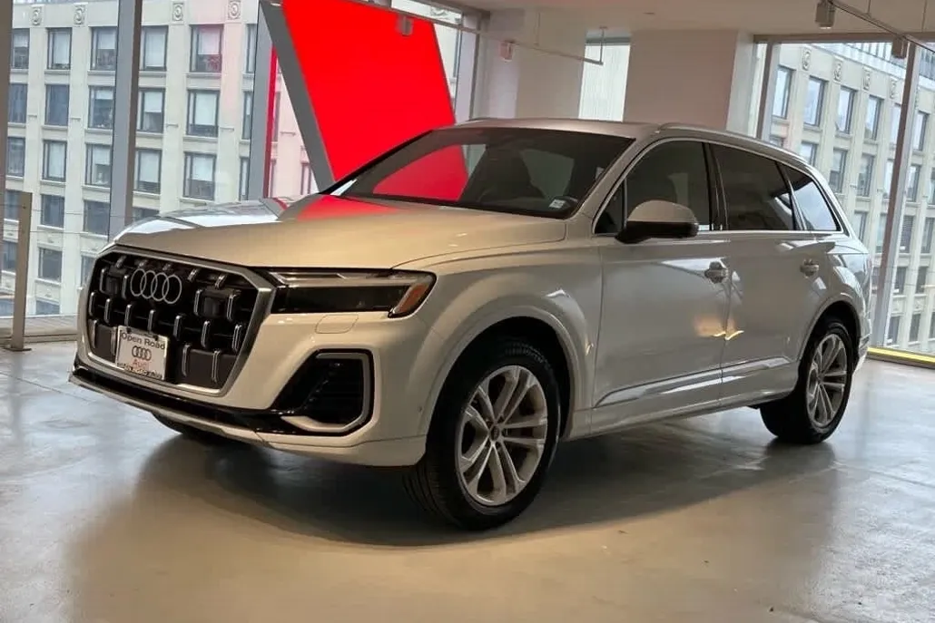 2025 Audi Q7 Premium 45 photo 1