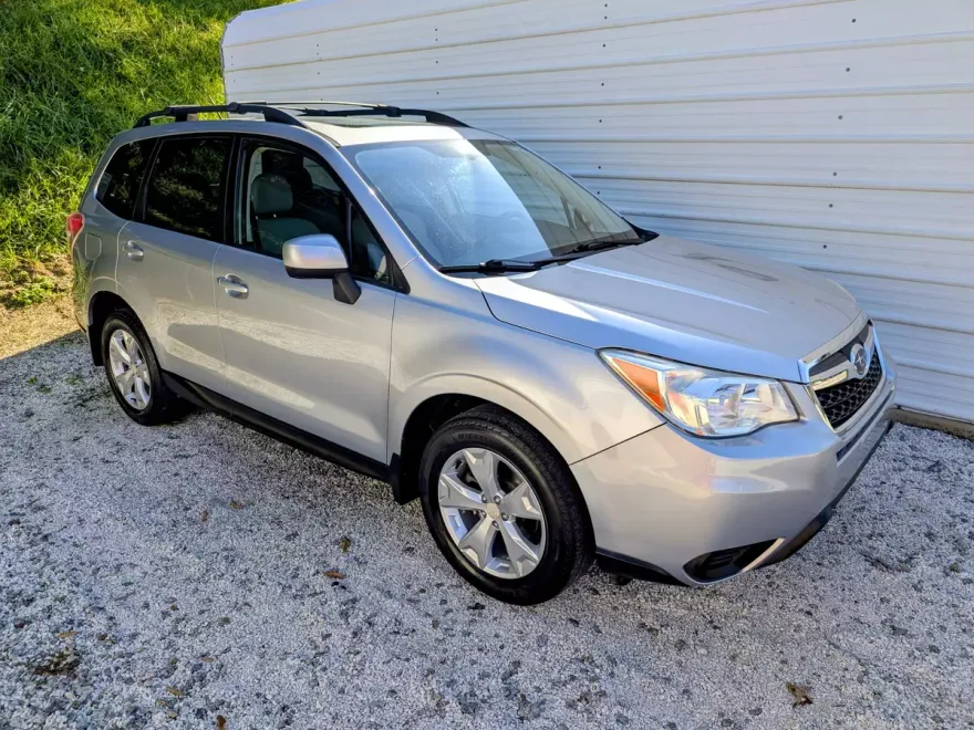2014 Subaru Forester 2.5i photo 1