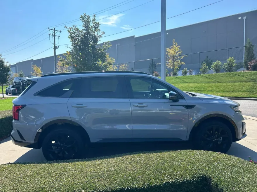 2023 Kia Sorento SX photo 1