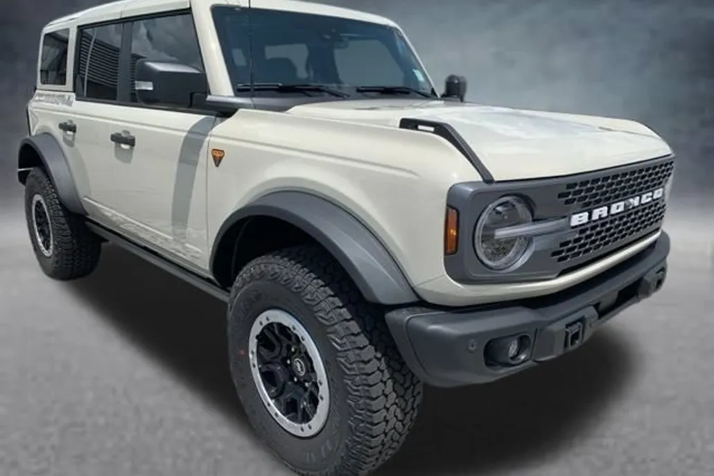2025 Ford Bronco Badlands photo 1