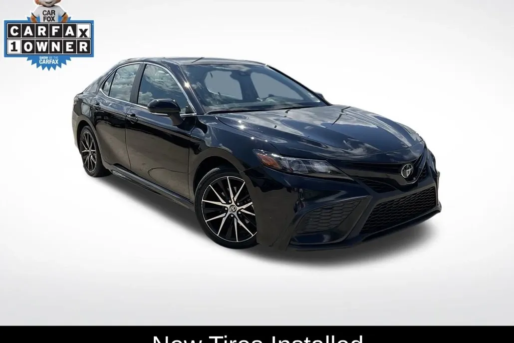 2024 Toyota Camry SE photo 1