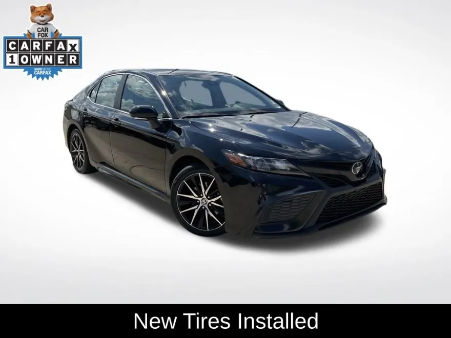 2024 Toyota Camry SE photo 1