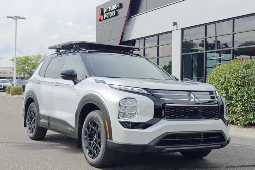 2025 Mitsubishi Outlander SE Ralliart photo 1