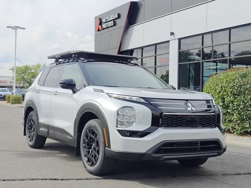 2025 Mitsubishi Outlander SE Ralliart photo 1