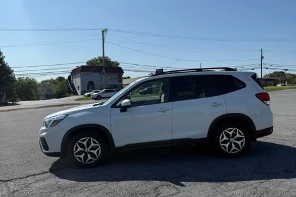 2021 Subaru Forester Premium photo 1