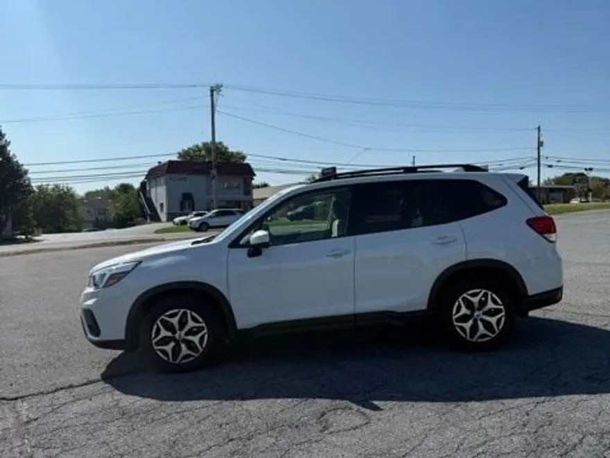 2021 Subaru Forester Premium photo 1