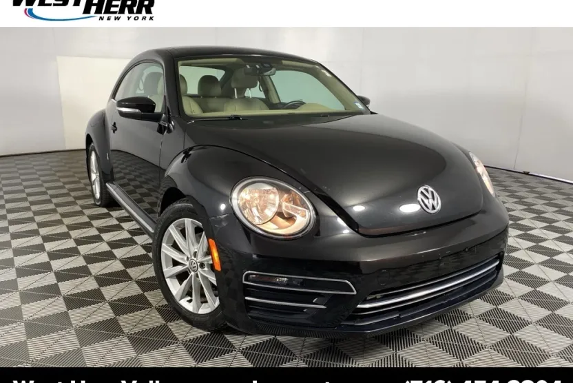 2019 Volkswagen Beetle SE photo 1