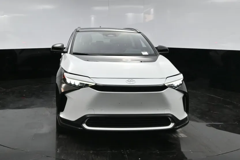 2024 Toyota bZ4X XLE photo 1