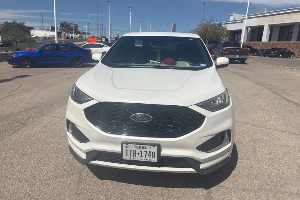 2023 Ford Edge ST photo 1