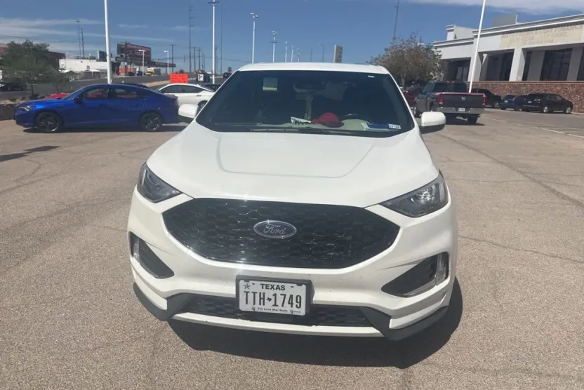 2023 Ford Edge ST photo 1