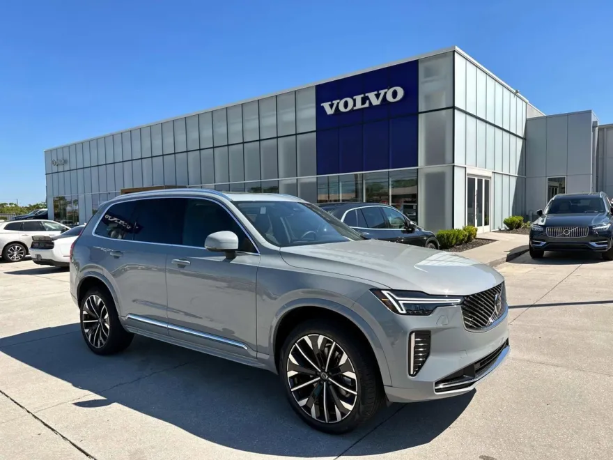 2025 Volvo XC90 Core photo 1