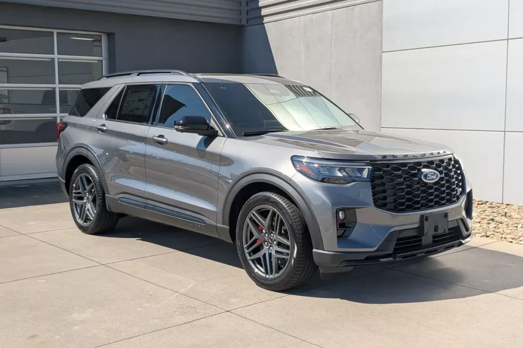 2025 Ford Explorer ST photo 1