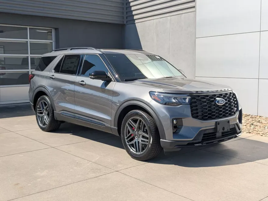 2025 Ford Explorer ST photo 1