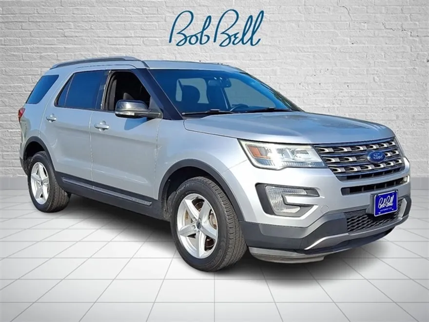 2017 Ford Explorer XLT photo 1