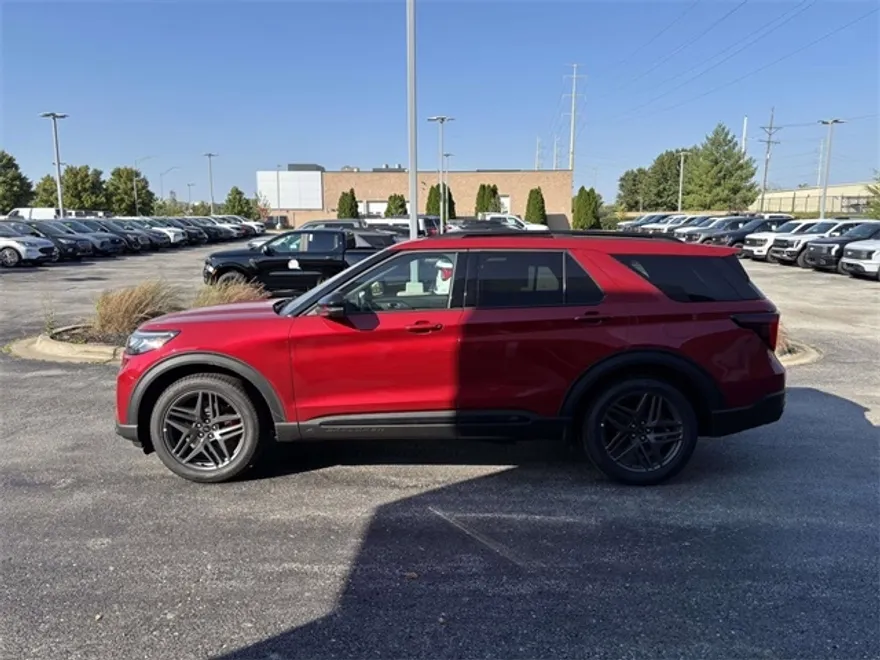 2025 Ford Explorer ST photo 1