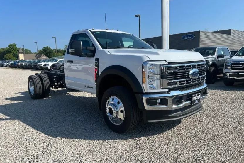 2025 Ford F-600 photo 1